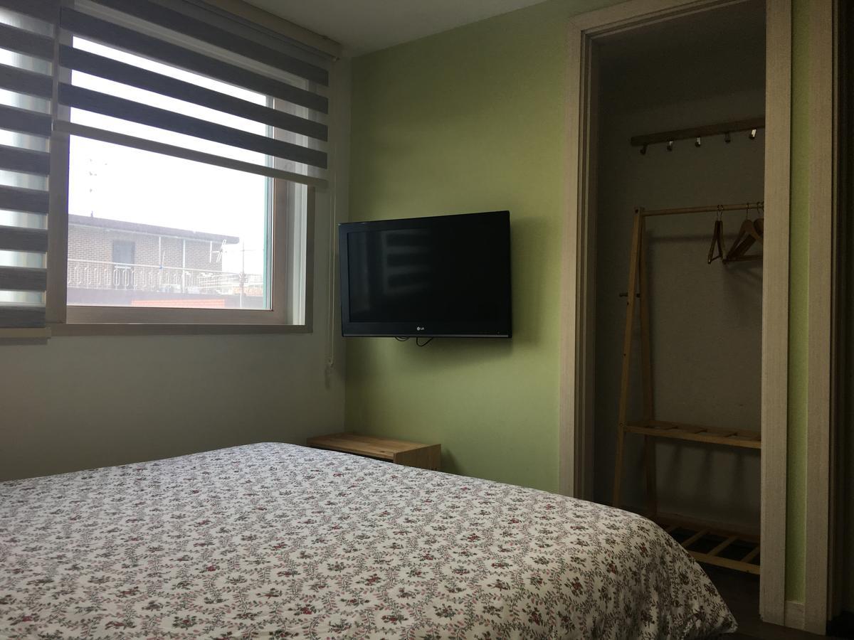 Hongdae Pencil Guesthouse Сеул Екстериор снимка