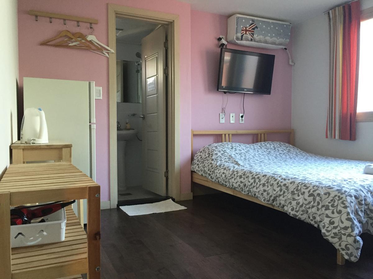 Hongdae Pencil Guesthouse Сеул Екстериор снимка