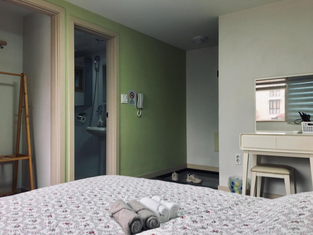 Hongdae Pencil Guesthouse Сеул Екстериор снимка