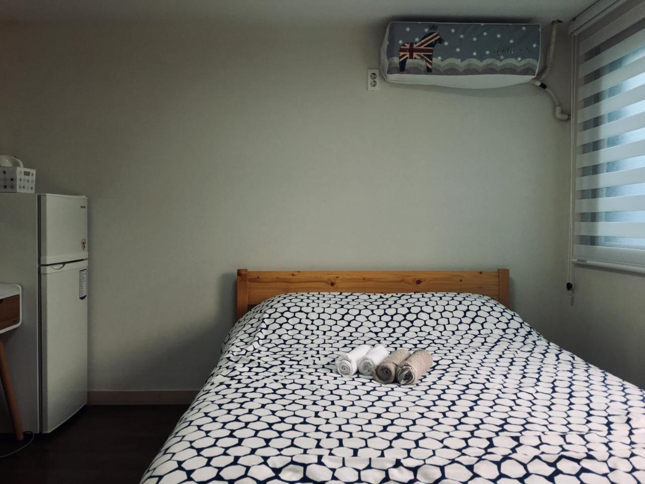 Hongdae Pencil Guesthouse Сеул Екстериор снимка