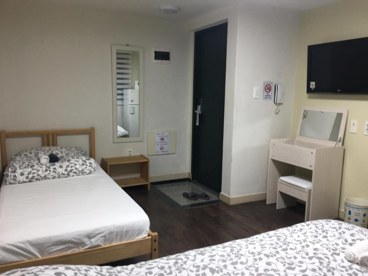 Hongdae Pencil Guesthouse Сеул Екстериор снимка