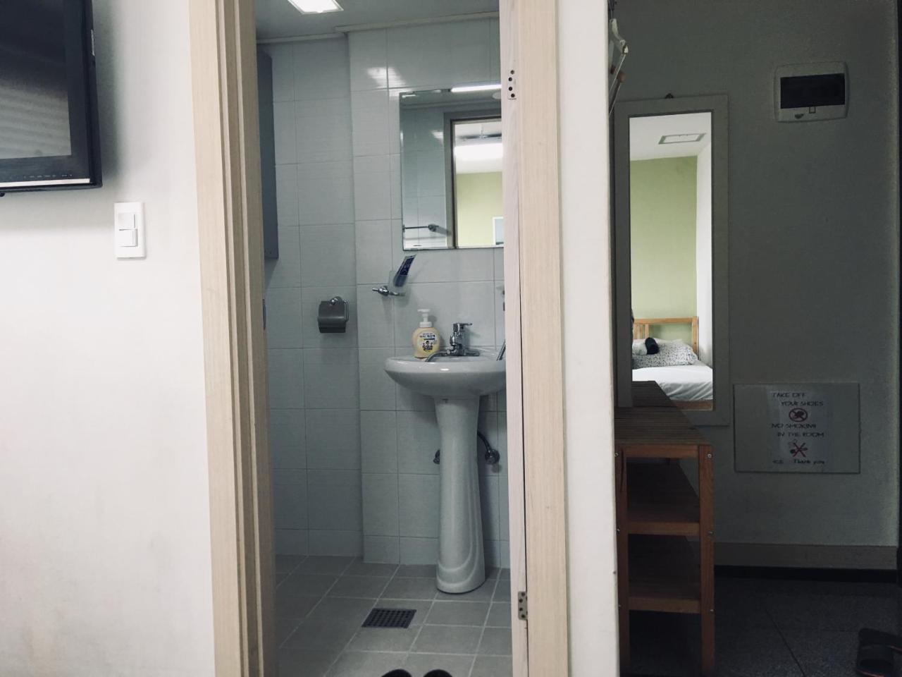 Hongdae Pencil Guesthouse Сеул Екстериор снимка