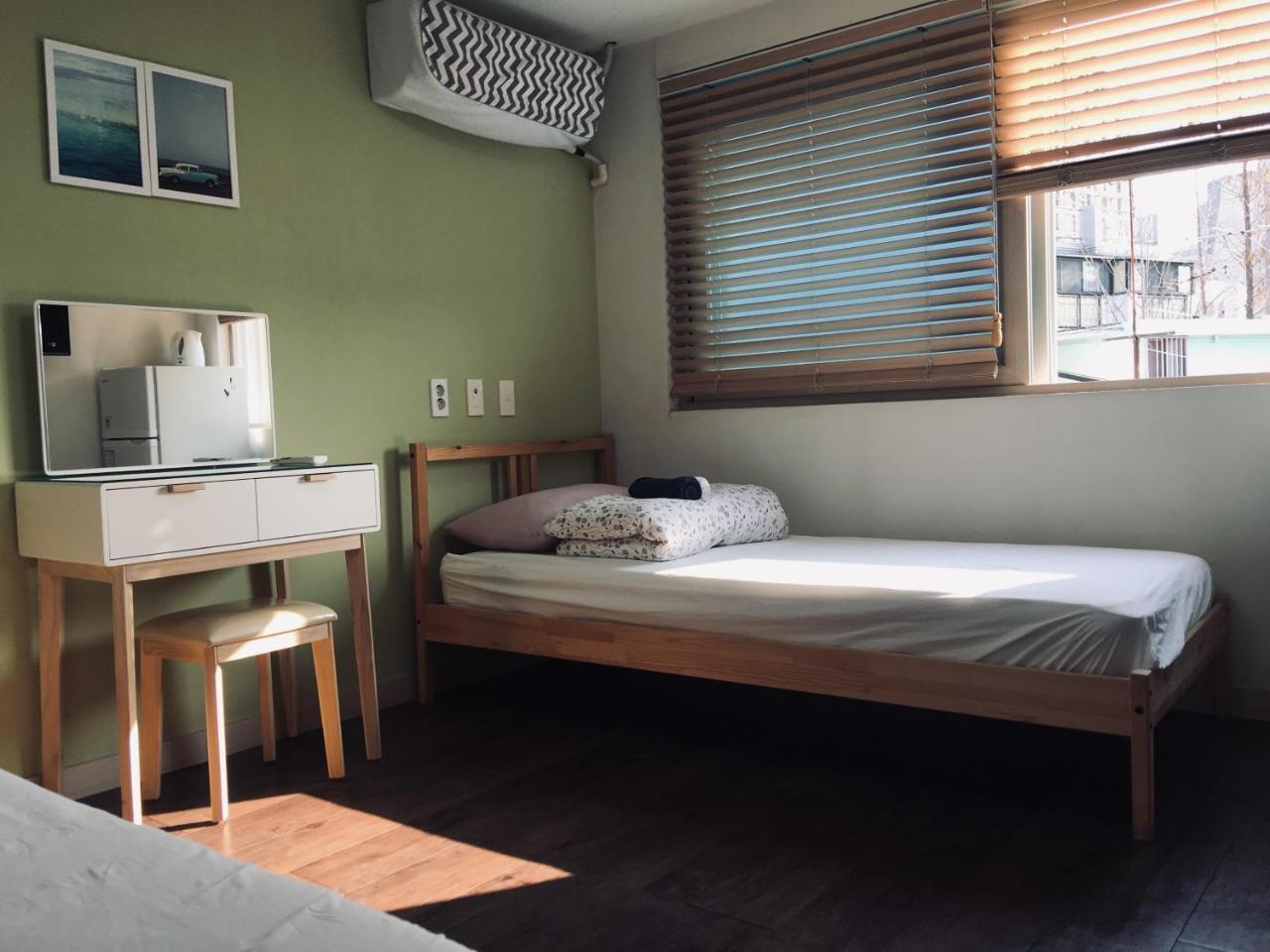 Hongdae Pencil Guesthouse Сеул Екстериор снимка