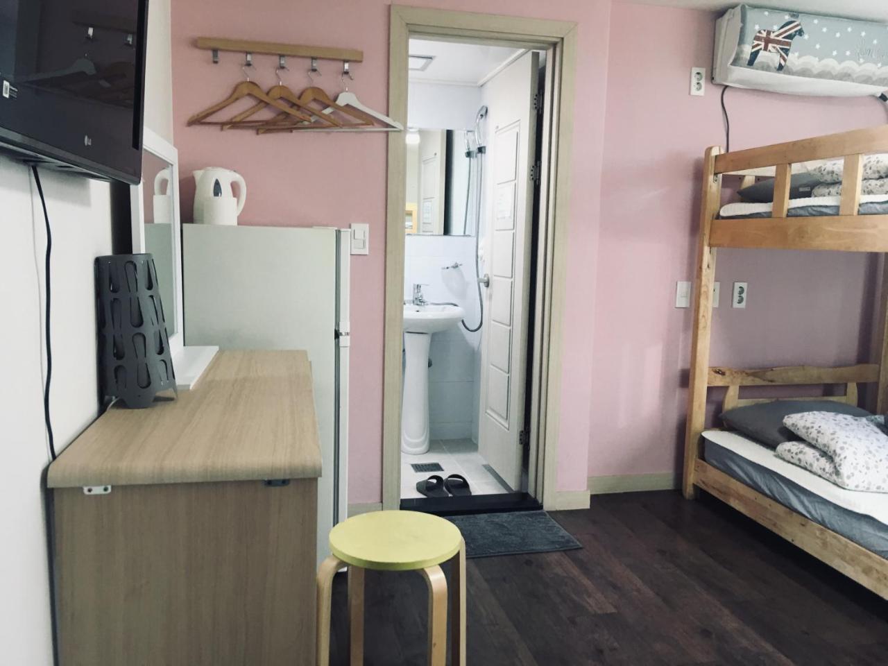 Hongdae Pencil Guesthouse Сеул Екстериор снимка