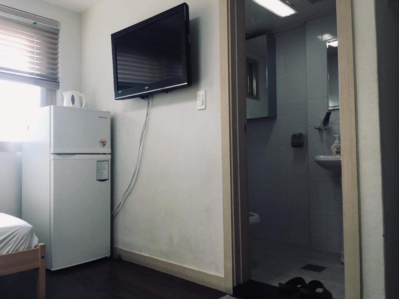 Hongdae Pencil Guesthouse Сеул Екстериор снимка