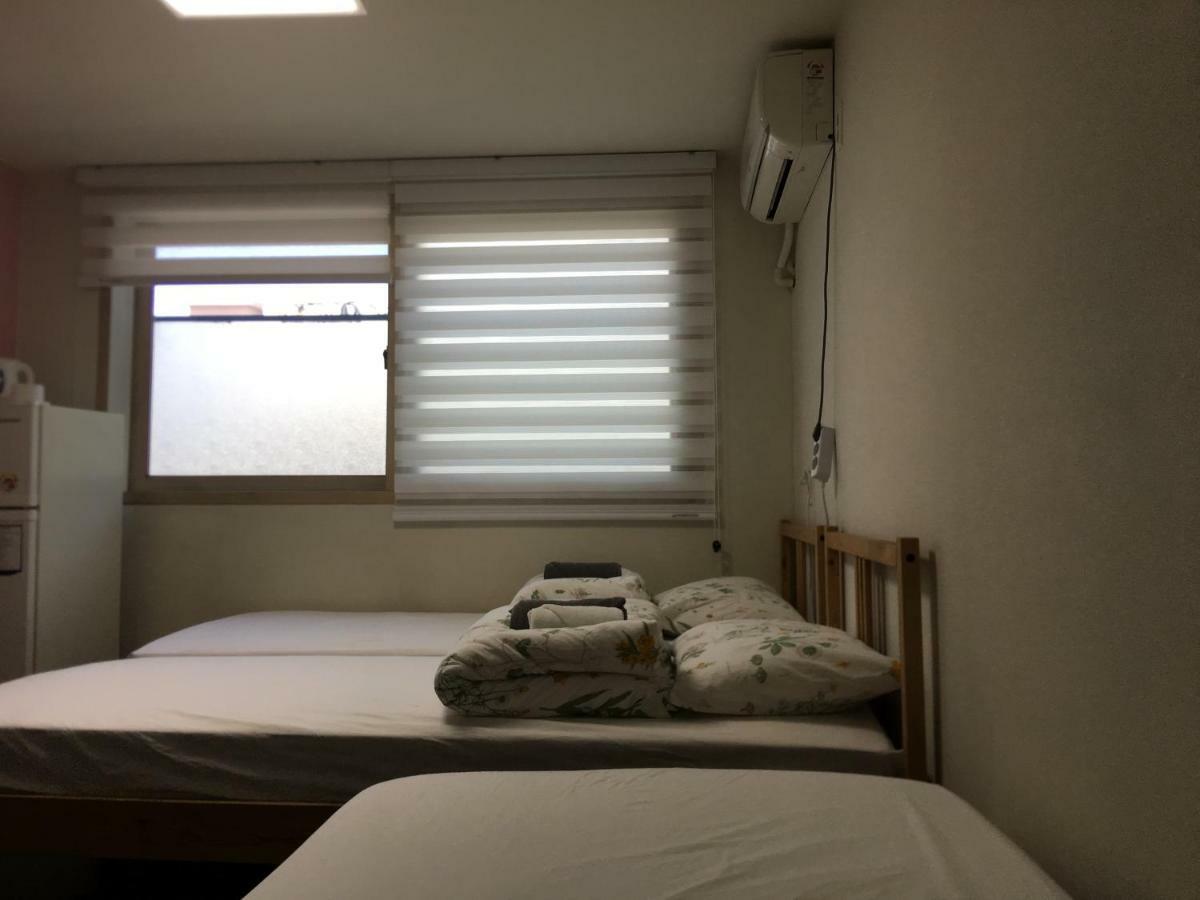 Hongdae Pencil Guesthouse Сеул Екстериор снимка
